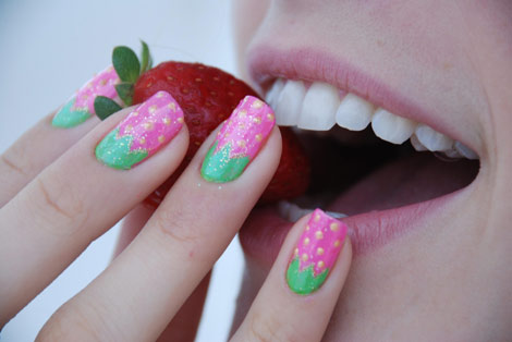 nail-art-fragole