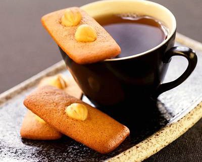 Bon bon al cioccolato bianco e amaretto