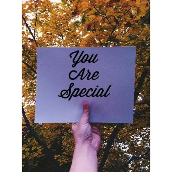 Amore a distanza: lui le dedica 98 frasi su instagram per farsi sentire vicino