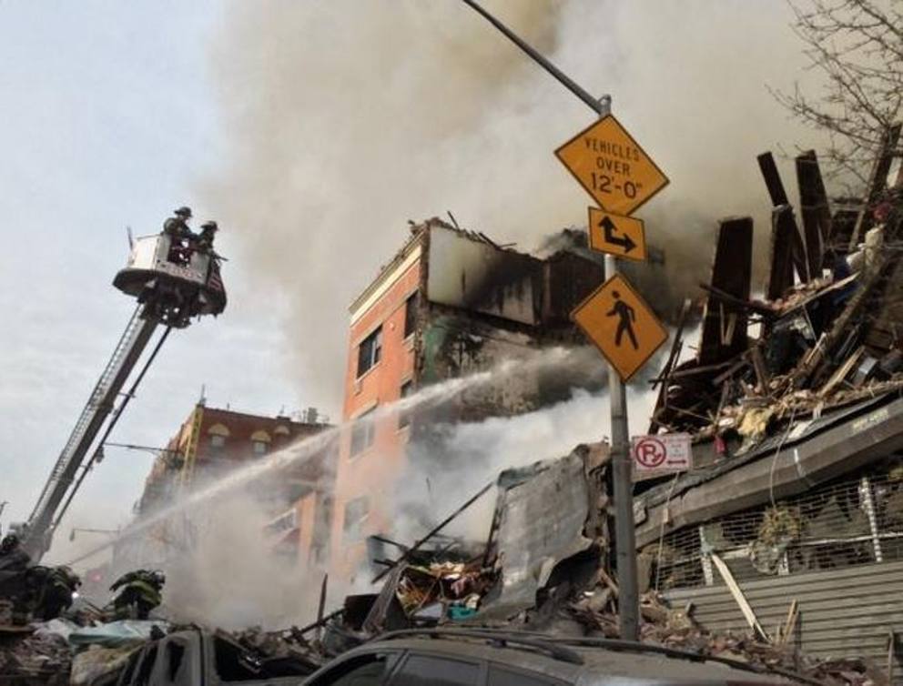 Paura a New York: crolla un palazzo. I feriti sono almeno 11