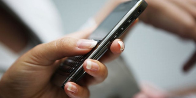 Ami di più il tuo ragazzo o il tuo telefonino?