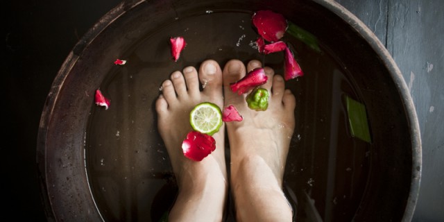 10 rimedi naturali per alleviare i dolori mestruali