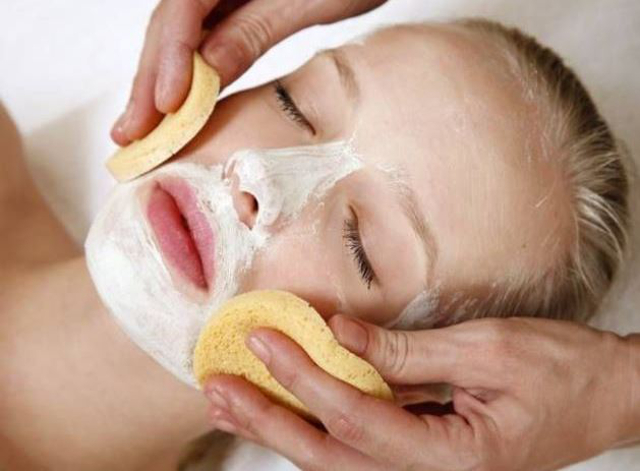 I consigli dal cosmetologo per cura di problema affrontano la pelle
