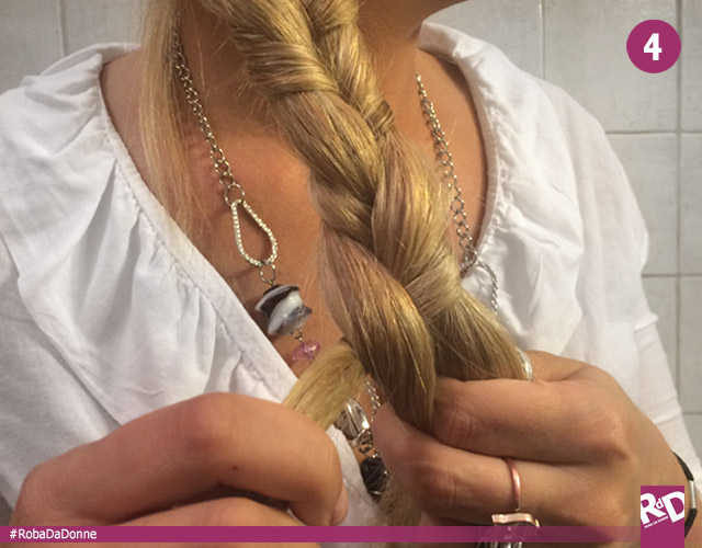 Una treccia particolare da abbinare al tuo look Total White
