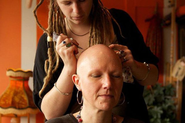 Donne Contro La Chemio: tatuaggi All’Hennè Per Sentirsi bellissime