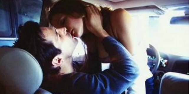 sesso in macchina, le posizioni