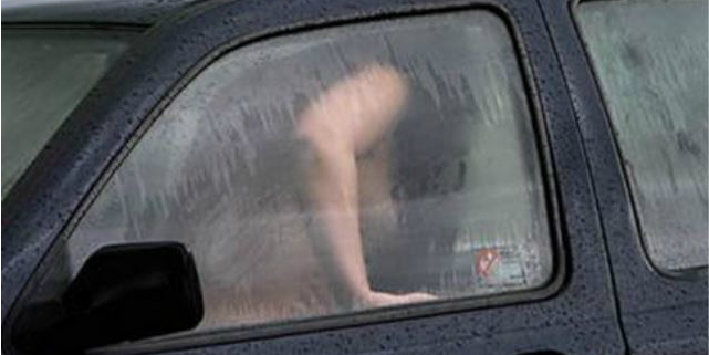 sesso orale in macchina
