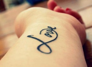 tatuaggio-piccolo-scritte-300x219